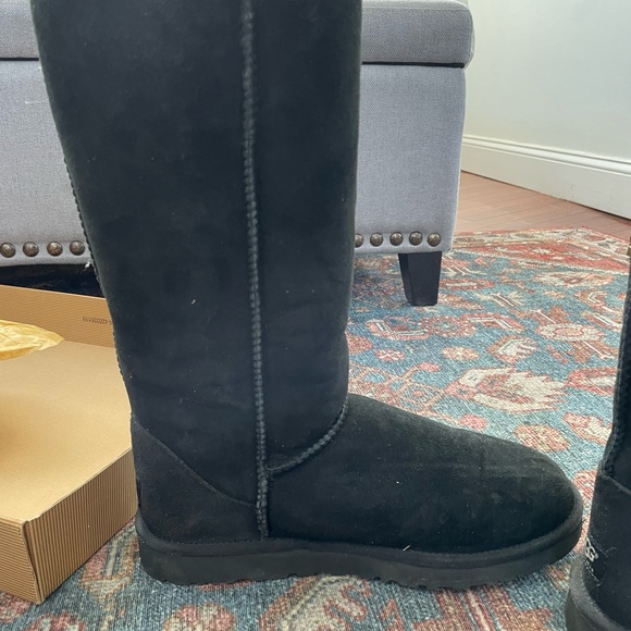 UGG Tall boots size 9 - Picture 1 of 11